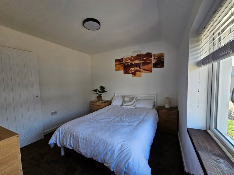 4 Bedroom House, Newly Renovated - open plan kitchen.