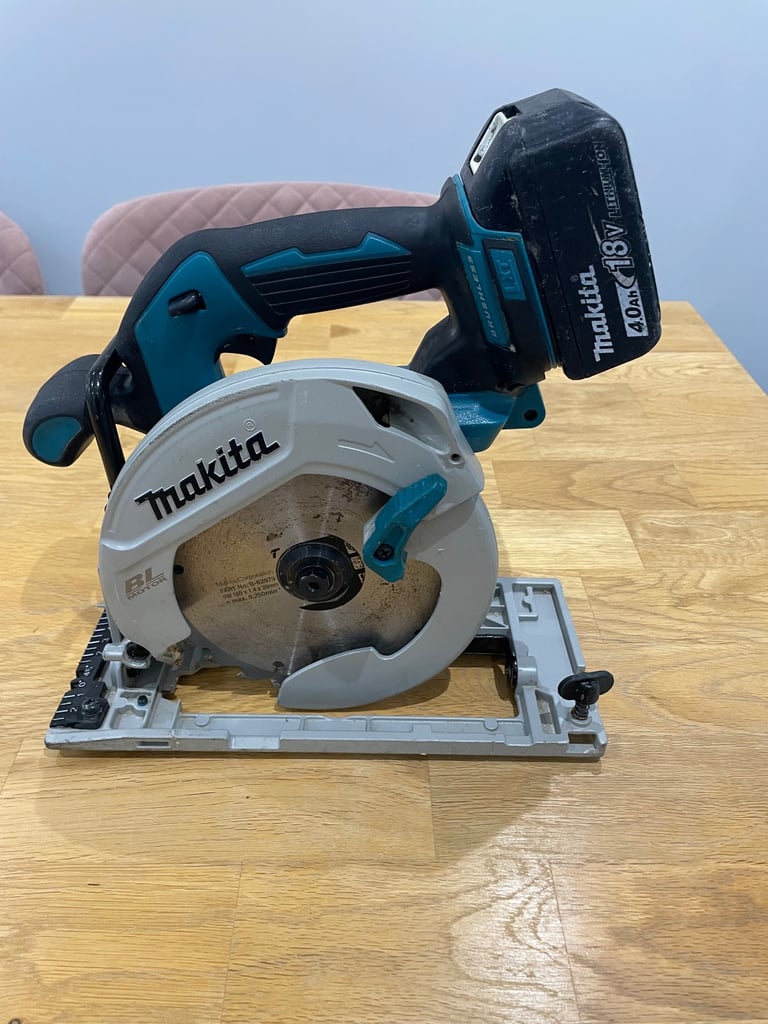 image for Makita 18v brushless circular saw and 4ah battery