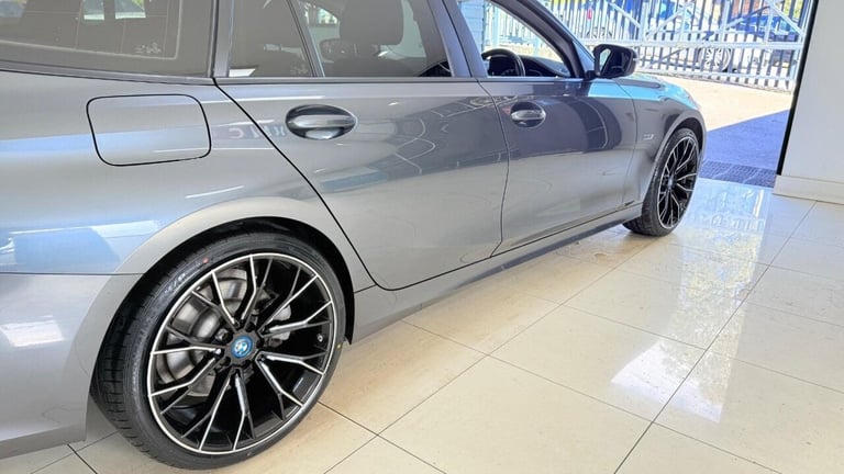 2022 BMW 3 Series 2.0 330e 12kWh SE Pro Touring Auto Euro 6 (s/s) 5dr Estate PETROL/ELECTRIC Auto...