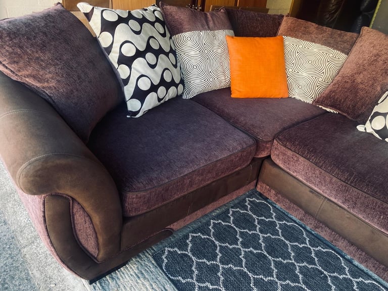 DFS CORNER SOFA VGC - DELIVERY AVAILABLE 