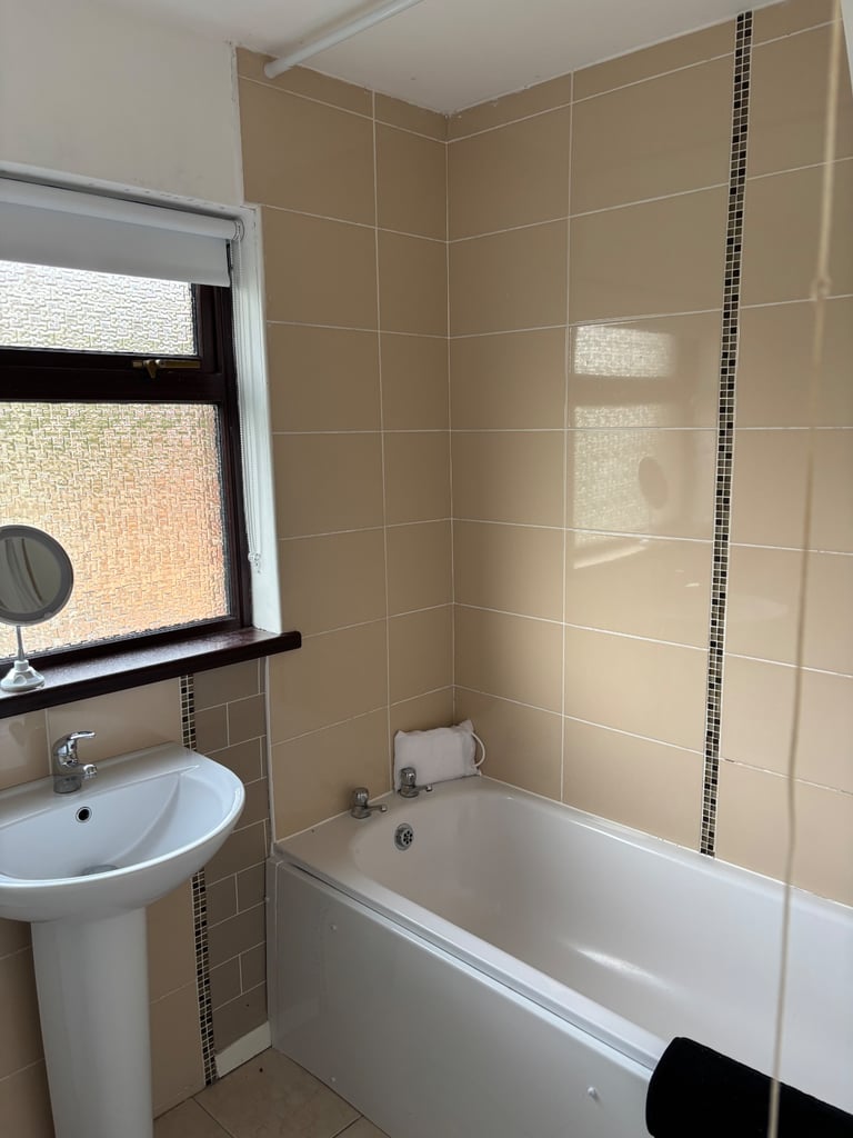 3 bedroom house to let springvale gardens area north belfast