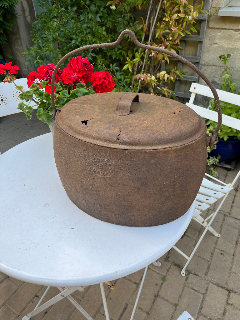 image for Antique Cast Iron Cooking Pot 