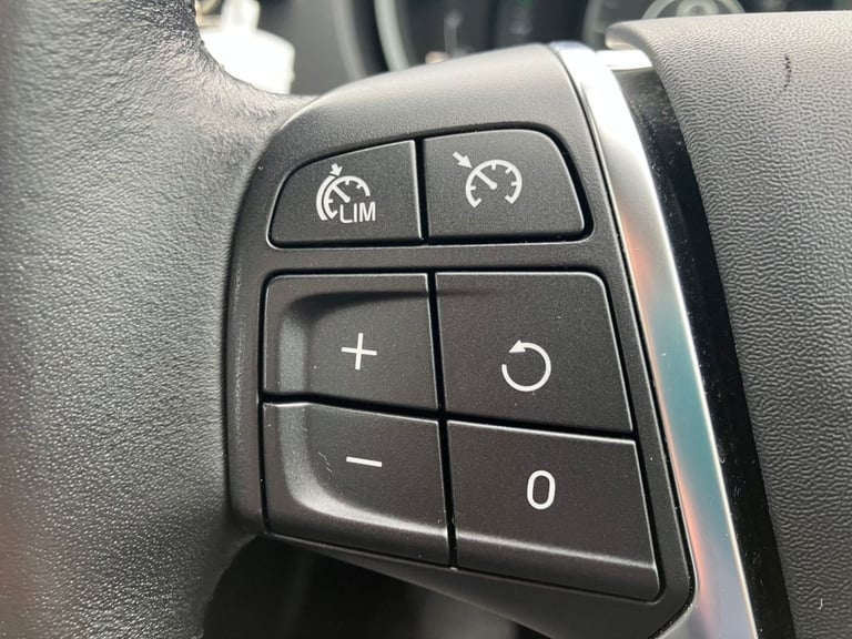 2017 Volvo V40 T3 [152] Cross Country Nav Plus 5dr HATCHBACK PETROL Manual