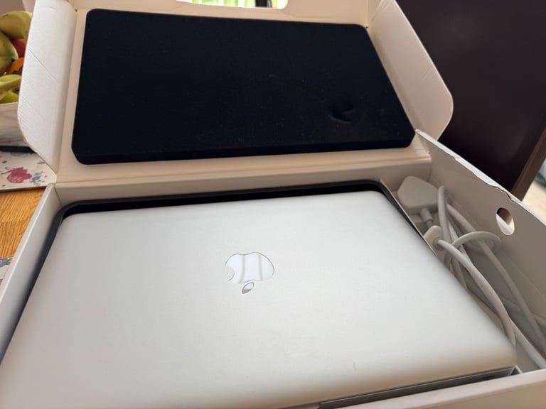 Apple MacBook Pro 13.3” screen