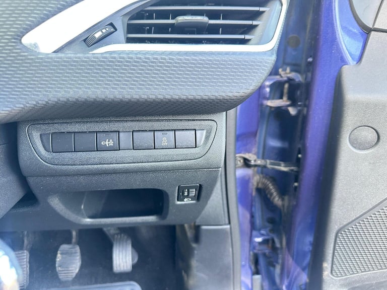 2013 Peugeot 2008 1.2 VTi Active Euro 5 5dr HATCHBACK Petrol Manual