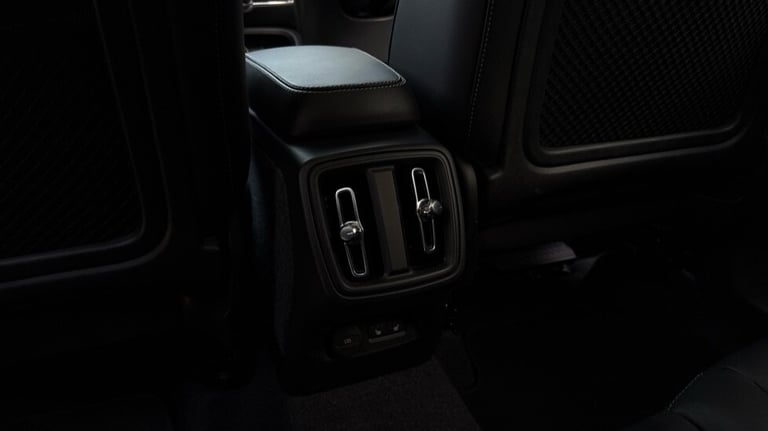 2025 Volvo XC40 Ultra, B4 Mild hybrid, Petrol, Dark Estate Petrol Automatic