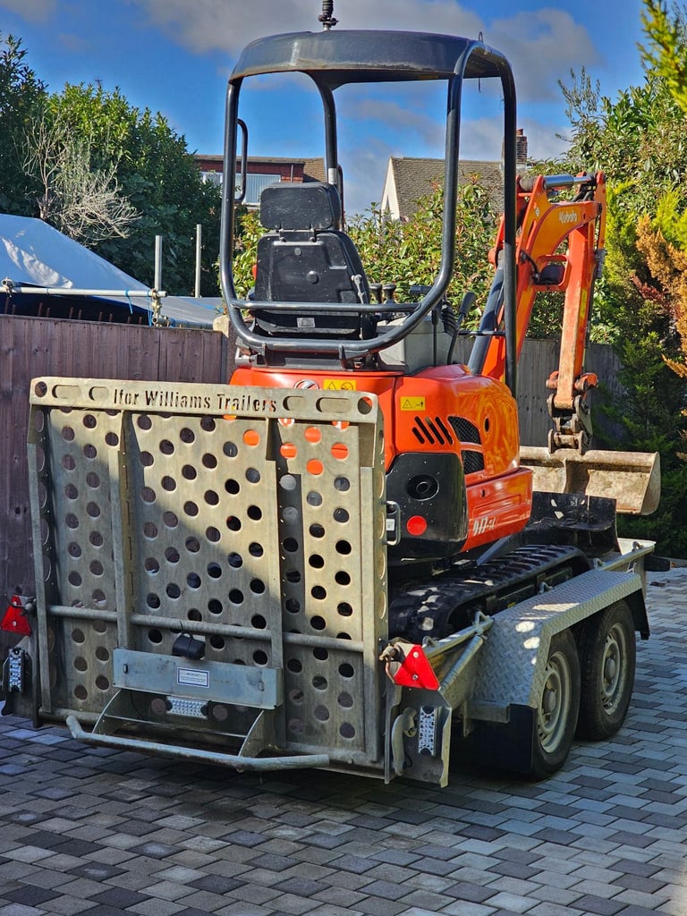 Kubota U17 Mini Digger with Ifor Williams Trailer