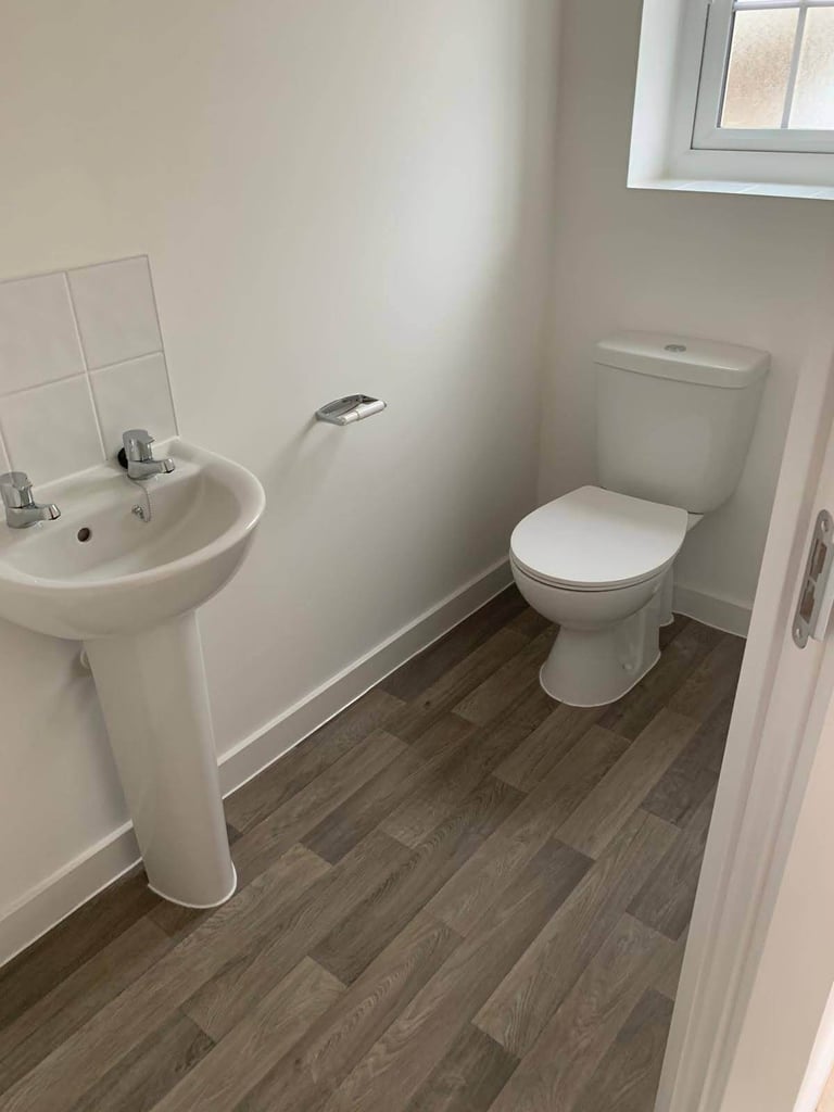 To complete 3 way swap -  3 bed wanted Alton or within 1 hour mile radius of Portslade (East Sussex)