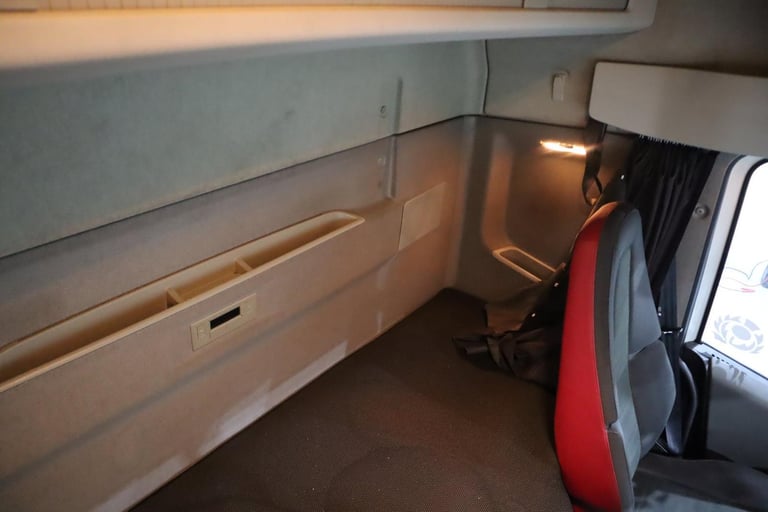 2016 (16 PLATE) Volvo FH460 6x2 Euro 6 Tractor Units