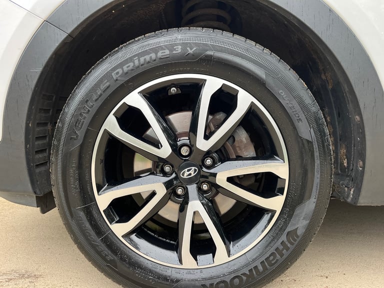 Hyundai, SANTA FE,Auto,tow bar, white, 4WD, FSH, new wheels, MOT & service! No advisory’s, 2014, 4X4