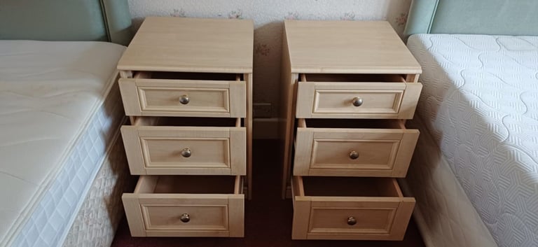 Bedroom furniture set