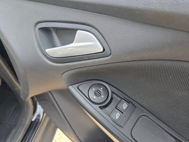 2013 Ford Focus 1.6 Zetec Powershift Euro 5 5dr Hatchback Petrol Automatic