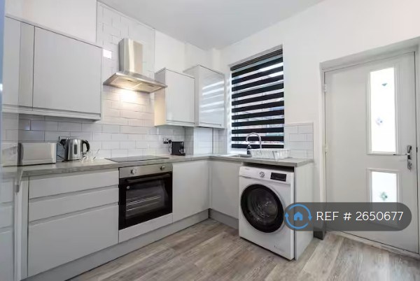 2 bedroom house in Denton, Denton, Manchester, M34 (2 bed) (#2650677)