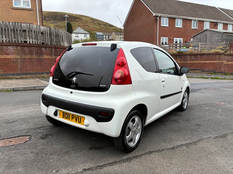Peugeot, 107, Hatchback, 2011, Manual, 998 (cc), 3 doors