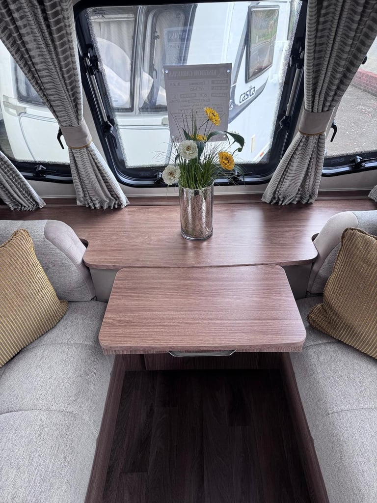 Coachman VIP 460, Yr. 2019, 2 Berth, mover, air awning 