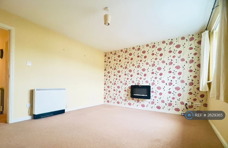 2 bedroom flat in Queens Crescent, Livingston, EH54 (2 bed) (#2629365)