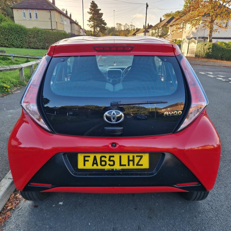 Toyota, AYGO, Hatchback, 2016, Manual, 998 (cc), 5 doors