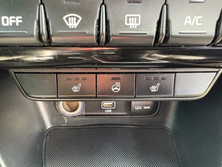 Kia Sportage 2.0 Diesel ISG 4 AWD Auto.Heated leather,reverse camera,pan roof