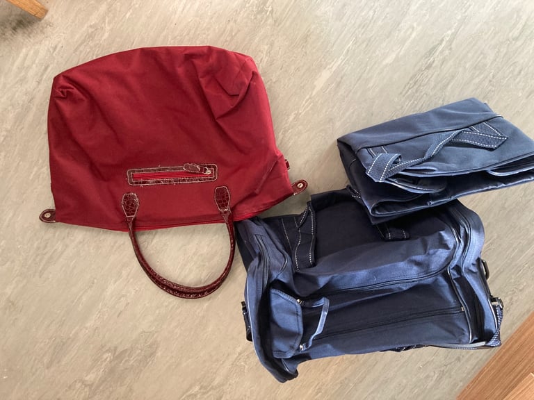 TRAVEL BAGS/SUITCASES