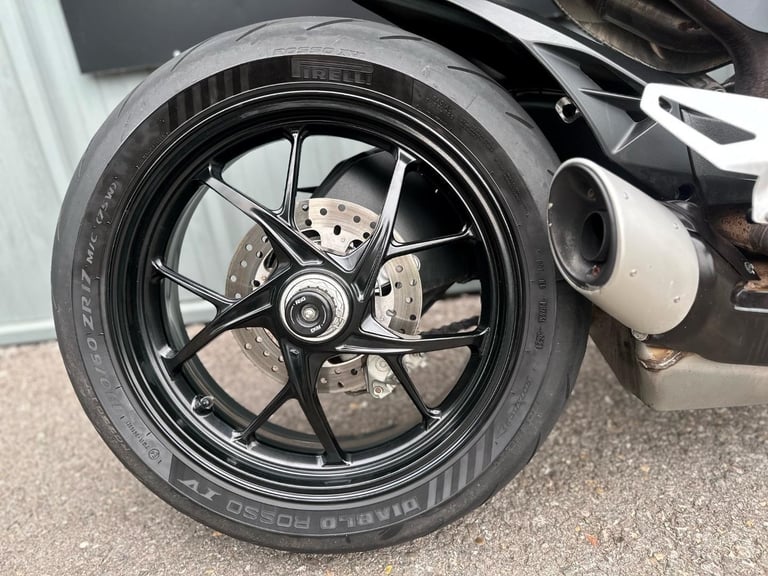 2022/71 Ducati Street Fighter V2 Motorcycle 