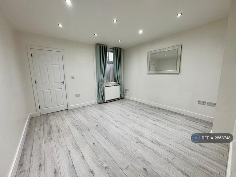 1 bedroom flat in Bracebridge Street, Nuneaton, CV11 (1 bed) (#2663748)