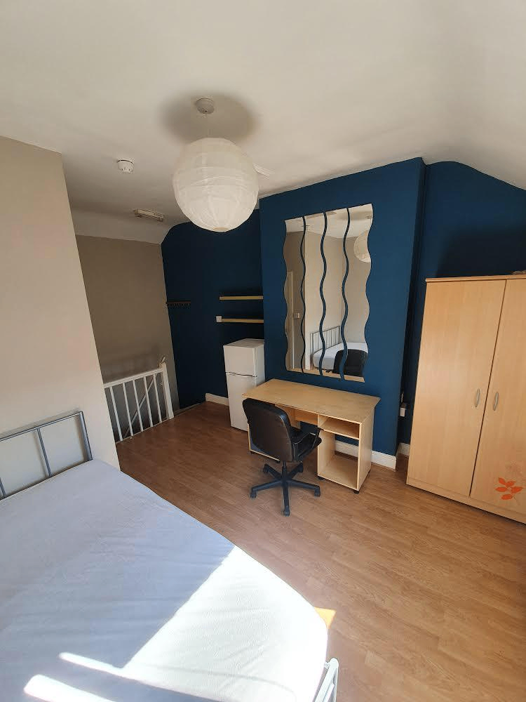 image for Spacious & Cosy Ensuite Room for Rent CV1 3ES 