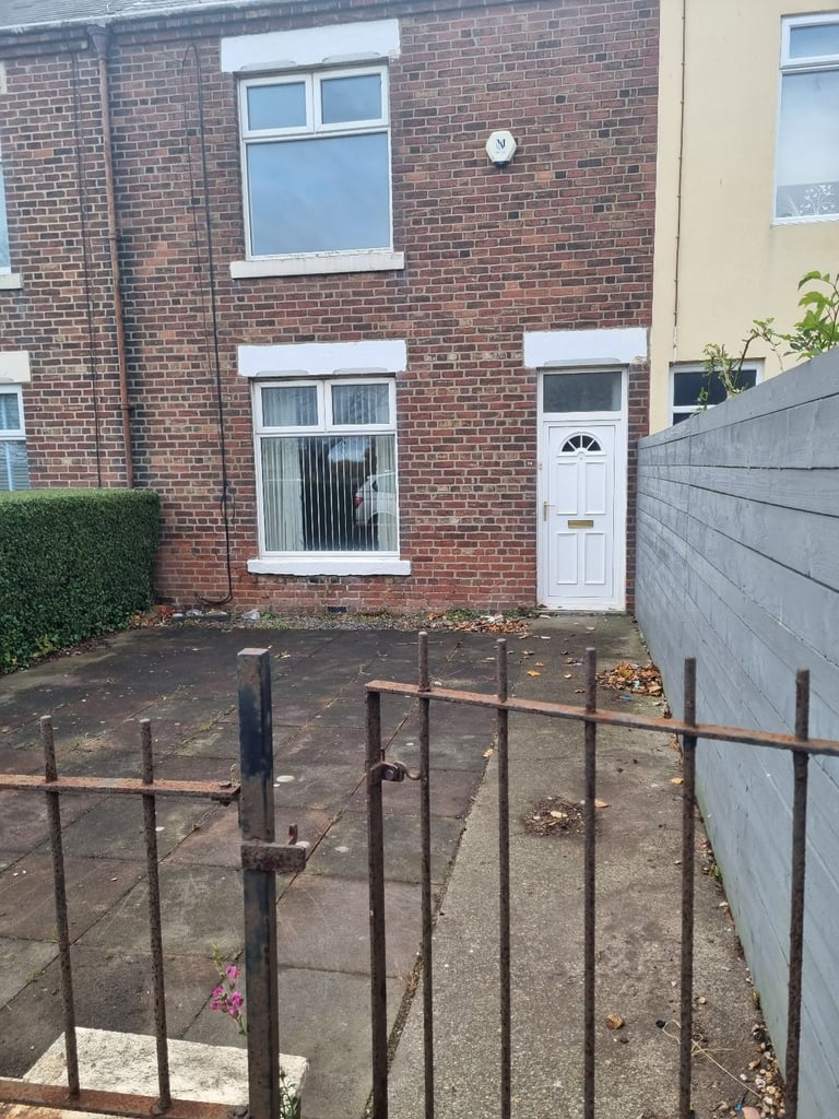 2 Bedroom house in Seaham (desirable location)