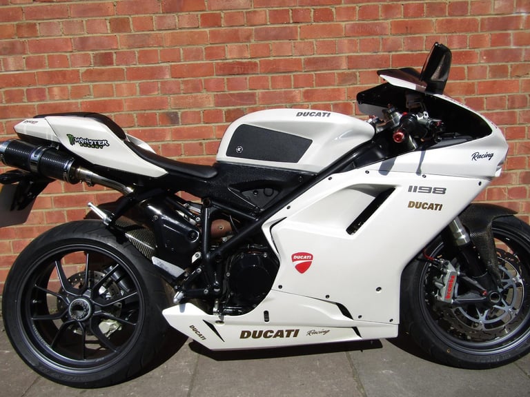DUCATI 1198 S * PEARL WHITE * REDUCED * LOVELY BIKE * PLATE**EXTRAS**CARBON**