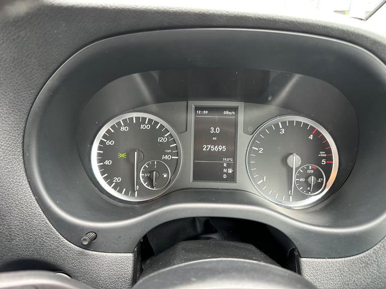 ULEZ COMPLIANT MERCEDES-BENZ VITO AUTOMETIC 9 SEATER