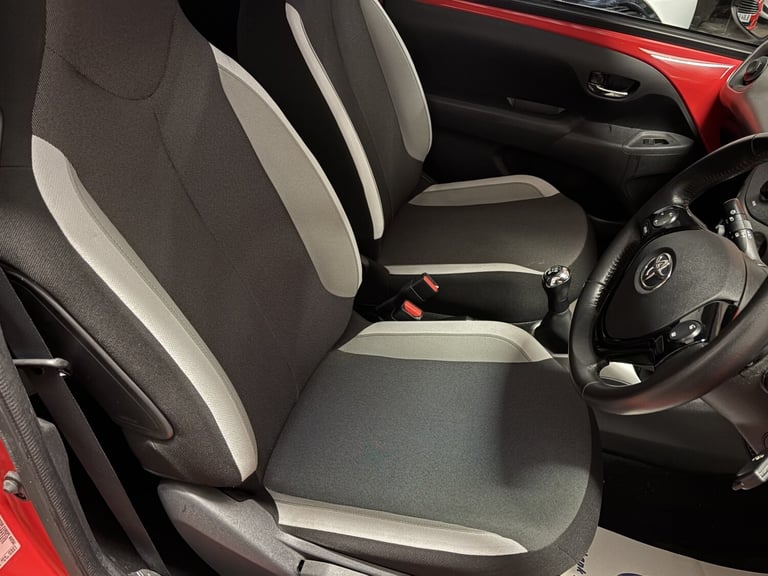 TOYOTA AYGO 1.0 VVT-i x-play 2016