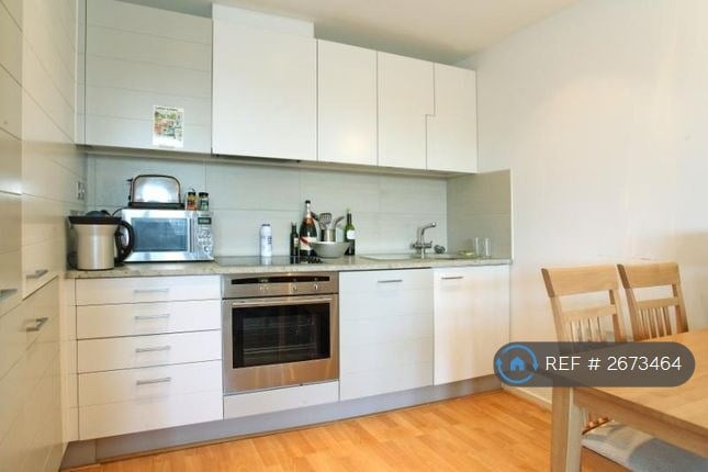 2 bedroom flat in Hutchings Street, London, E14 (2 bed) (#2673464)