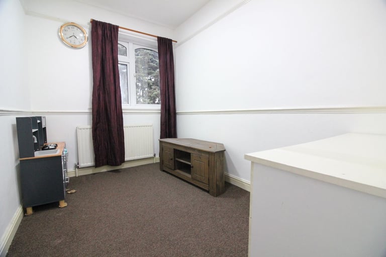 HUGE THREE BEDROOM DUPLEX APARTMENT WITH PARKING- HAYES YEADING NORTHOLT SOUTHALL