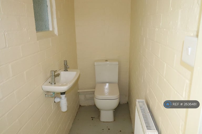 3 bedroom house in Fullingdale Road, Northampton, NN3 (3 bed) (#2636481)