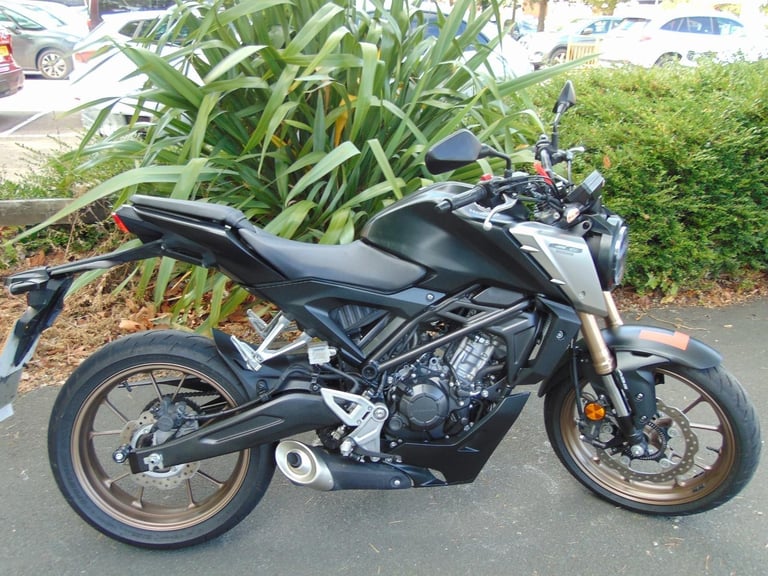 image for Honda CBF125NA-M CB125 2021 low miles splendid learner naked modern retro bike