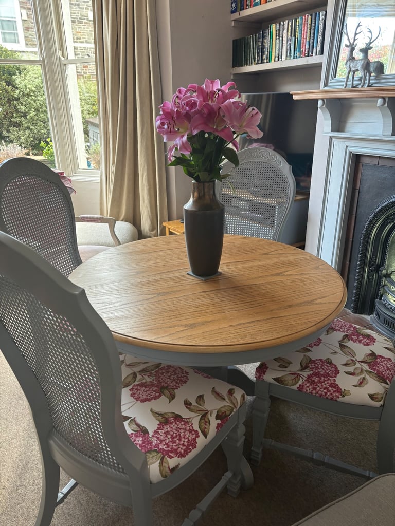 Gorgeous French Style Oak Dining Table & Chairs