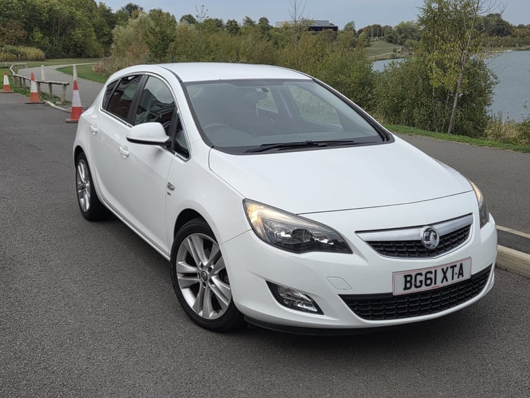 Vauxhall, ASTRA, Hatchback, 2011, Manual, 1956 (cc), 5 doors