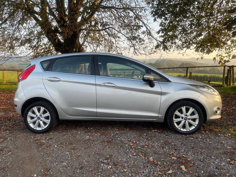 FORD FIESTA 1.25 PETROL MANUAL 5 DOOR HATCHBACK - LONG MOT AND FULL SERVICE HISTORY