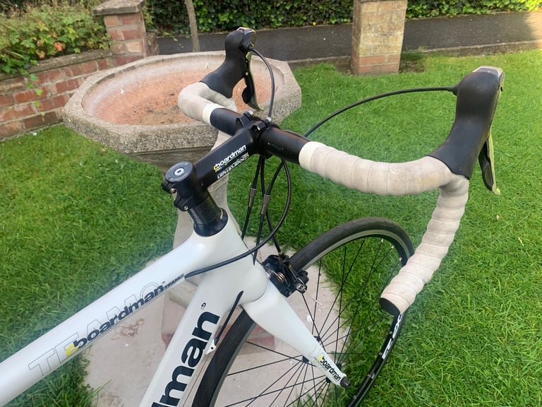 BOARDMAN TEAM C FULL CARBON ROAD BIKE,53cm FRAME,TIAGRA SHIFTERS/105 GEARS,FSA CRANK