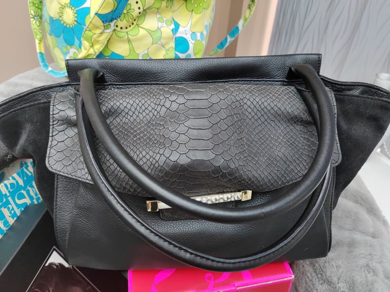 image for VINCE CAMUTO HANDBAG 