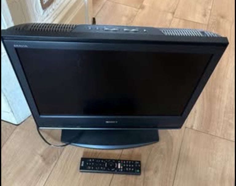 Sony Bravia 20 inch LCD tv with hdmi  , freeview , remote