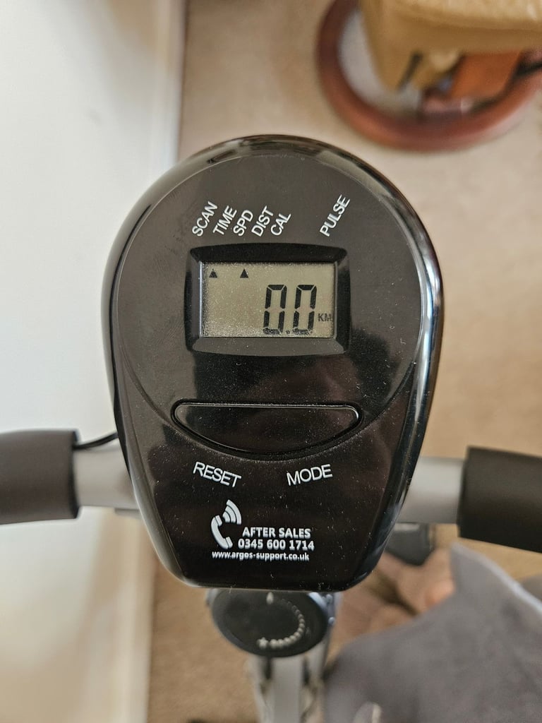 Magnetic exercise bike 