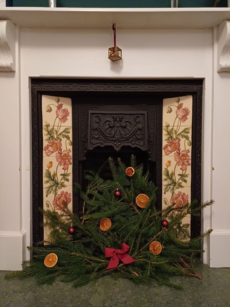 REDUCED Vintage Victorian Style Floral Fireplace Tiles 6” x 6” Complete Set of 10
