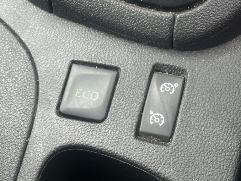 2015 Renault Clio 0.9 TCe Dynamique Nav Hatchback 5dr Petrol Manual Euro 6 (s/s) (90 ps) Hatchbac...