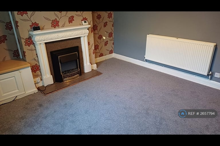 2 bedroom house in Victoria Street, Hemsworth, Pontefract, WF9 (2 bed) (#2657794)