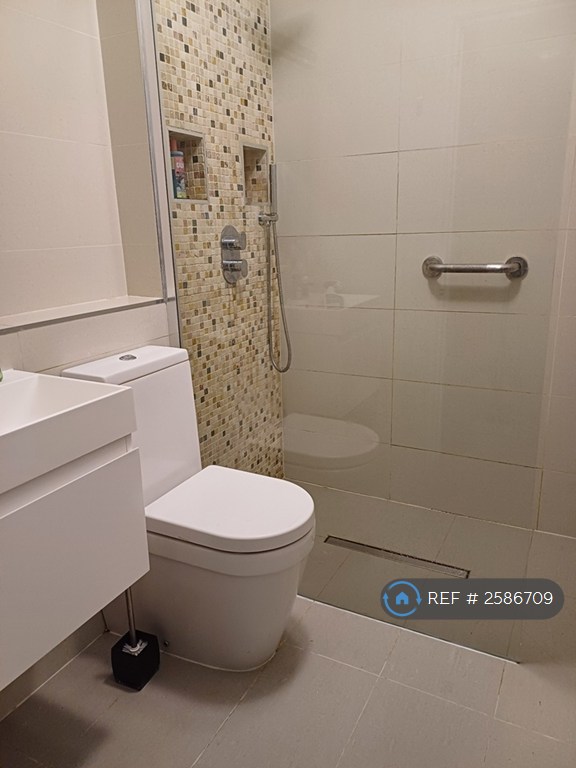 1 bedroom flat in Tower House, Richmond, TW9 (1 bed) (#2586709)