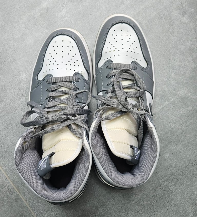 image for Mens Nike size 8 trainers - like new condition 