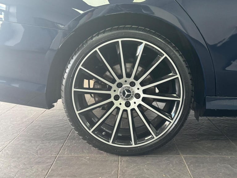 MERCEDES-BENZ E CLASS 2.0 E300d AMG Line Night Edition (Premium Plus) G-Tronic+