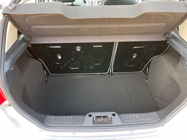FORD FIESTA 1.4 Zetec 5dr 2011