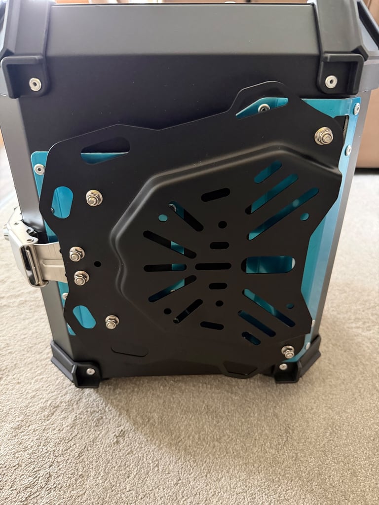 Top box in Aluminium, brand new, black, 45 litres