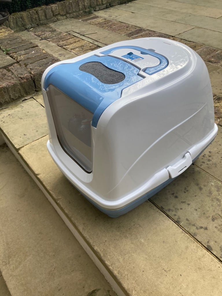 Cat liter  enclosed